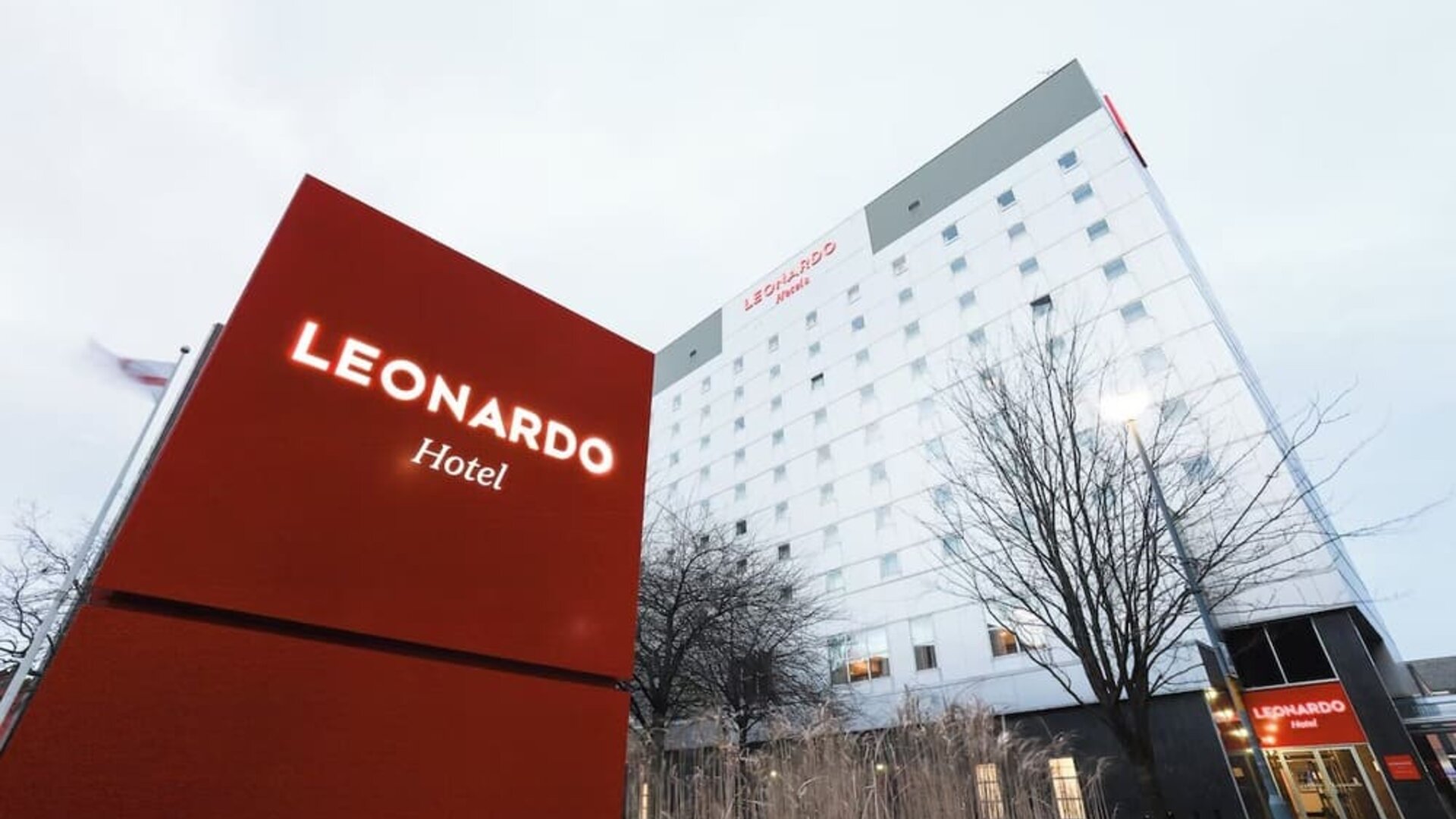 Hotel exterior Cozy dining at Leonardo Hotel Middlesbrough.