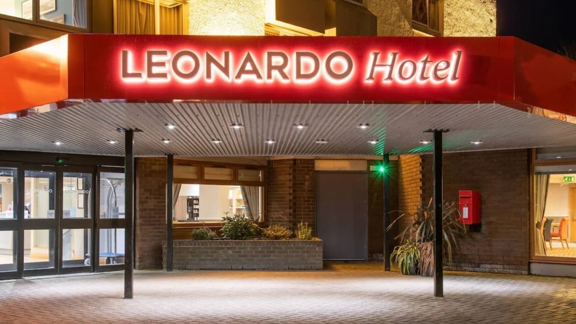 Hotel entrance at Leonardo Hotel Inverness.