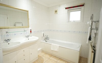 Consort Hotel & Urban Spa