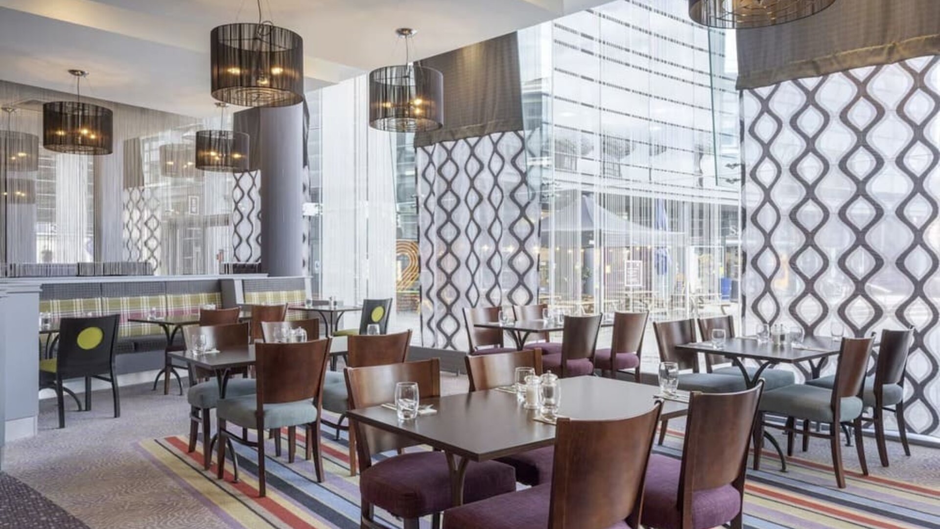 Dining area perfect for coworking at Leonardo Hotel Leeds.