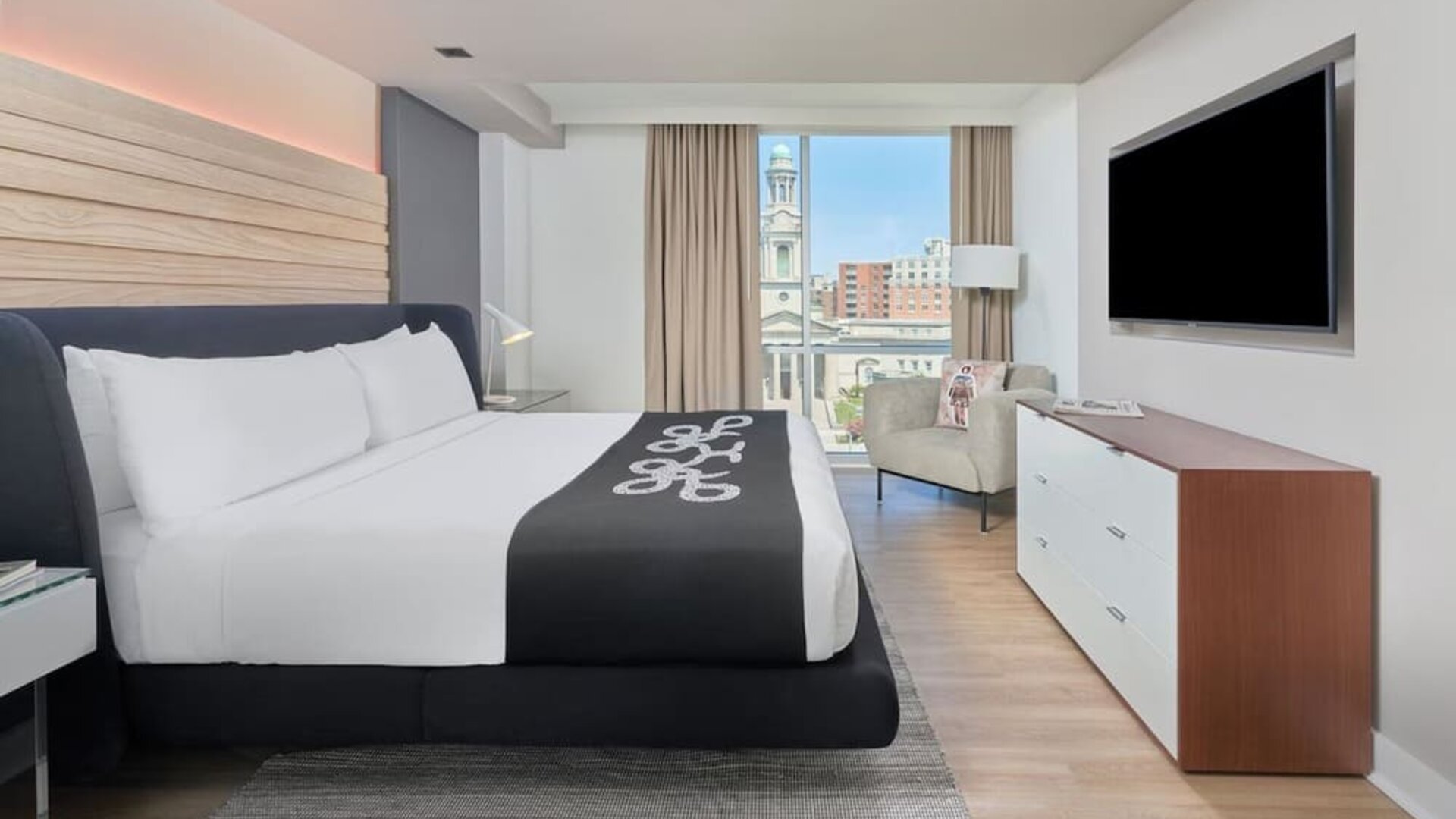 King room at Hotel Zena Washington DC.