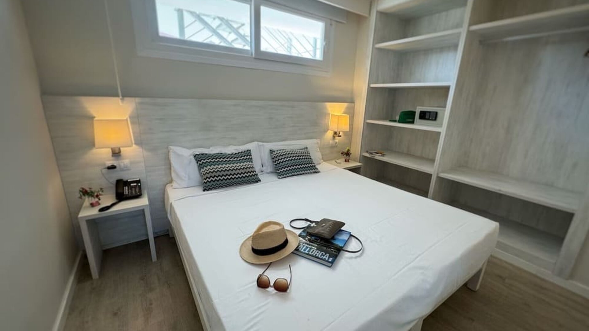 Day room at INN Mallorca Aparthotel.