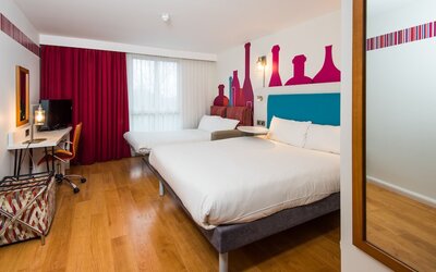 Room, 2 Twin Beds (The Duet)