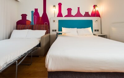 Room, 2 Twin Beds (The Duet)