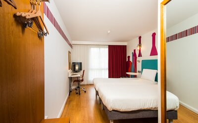Room, 2 Twin Beds (The Duet)