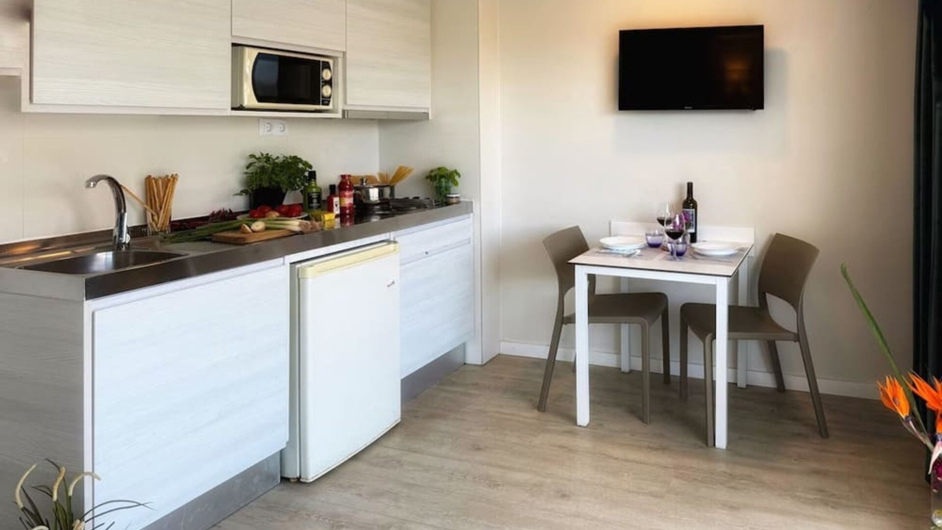 Kitchen available at INN Mallorca Aparthotel.