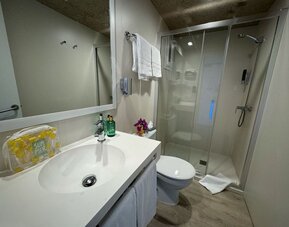 Guest bathroom at INN Mallorca Aparthotel.