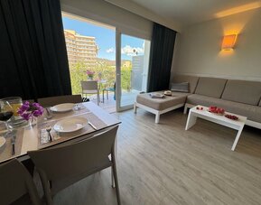 Lounge and terrace at INN Mallorca Aparthotel.