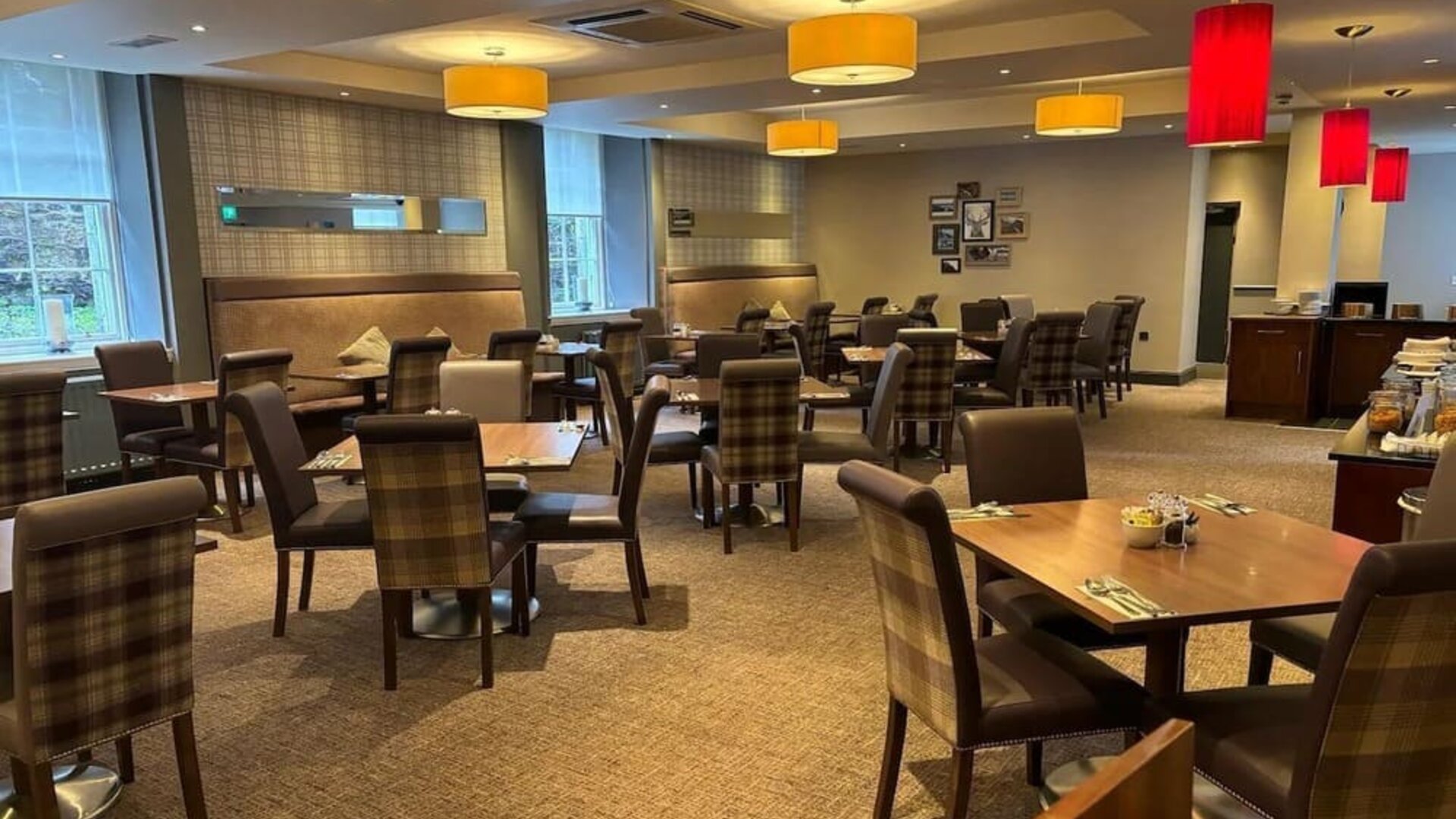 Dining area perfect for coworking at Leonardo Hotel Edinburgh City.