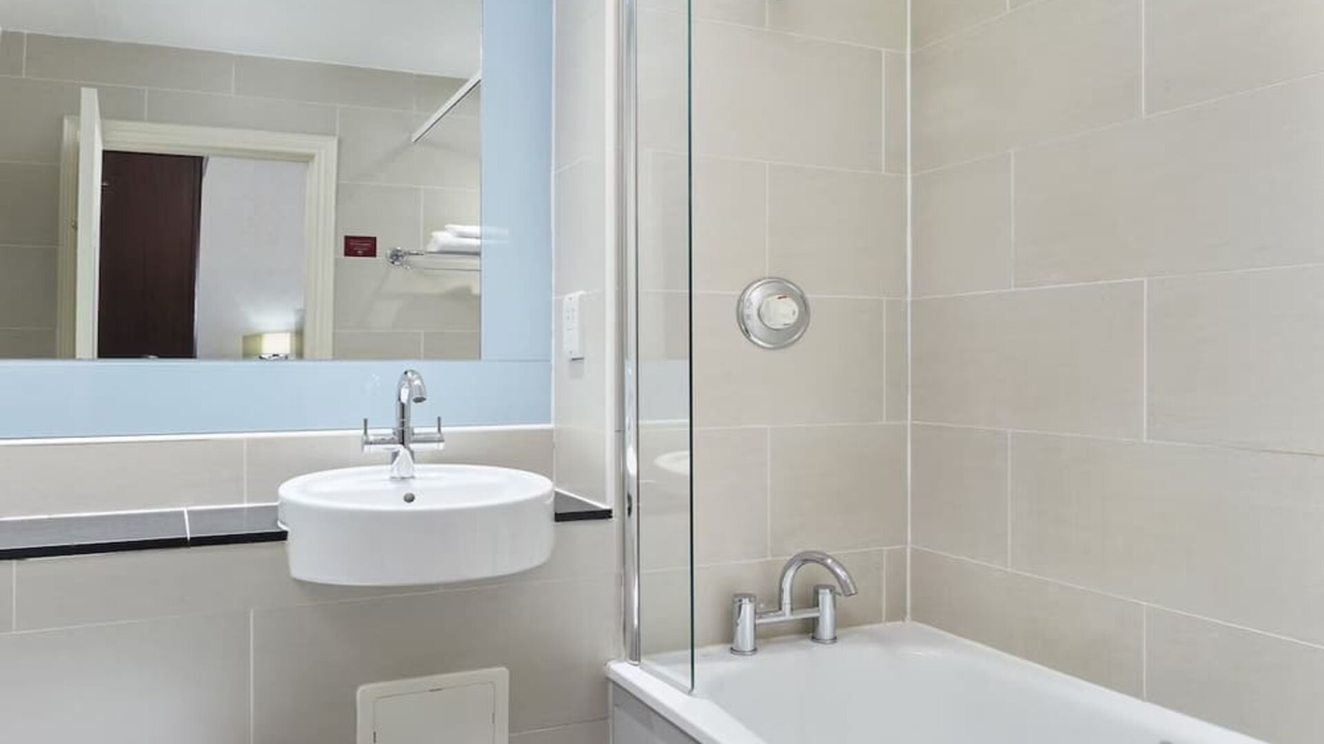 Guest bathroom with shower and tub at Leonardo Hotel Edinburgh City.