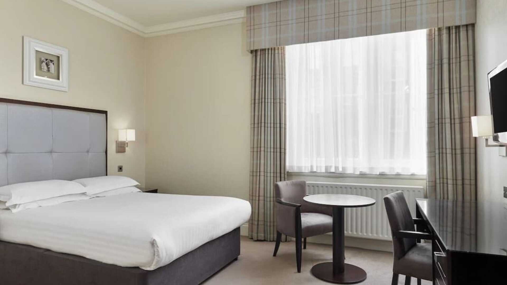 Day use room with natural light at Leonardo Hotel Edinburgh City.