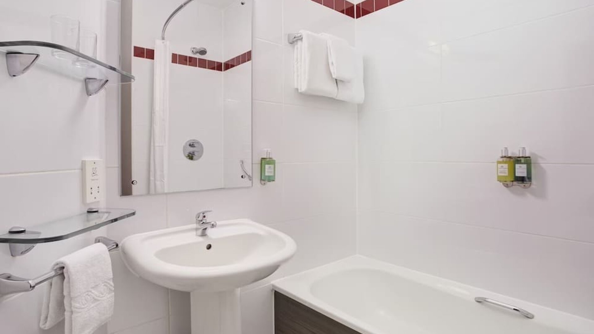 Private guest bathroom at Leonardo Hotel Plymouth.