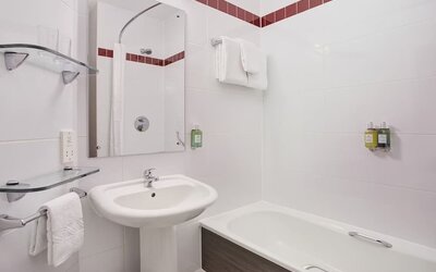Private guest bathroom at Leonardo Hotel Plymouth.