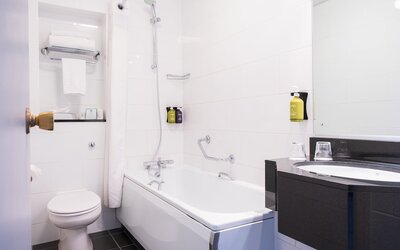 Holiday Inn Doncaster A1 M Jct 36 by IHG