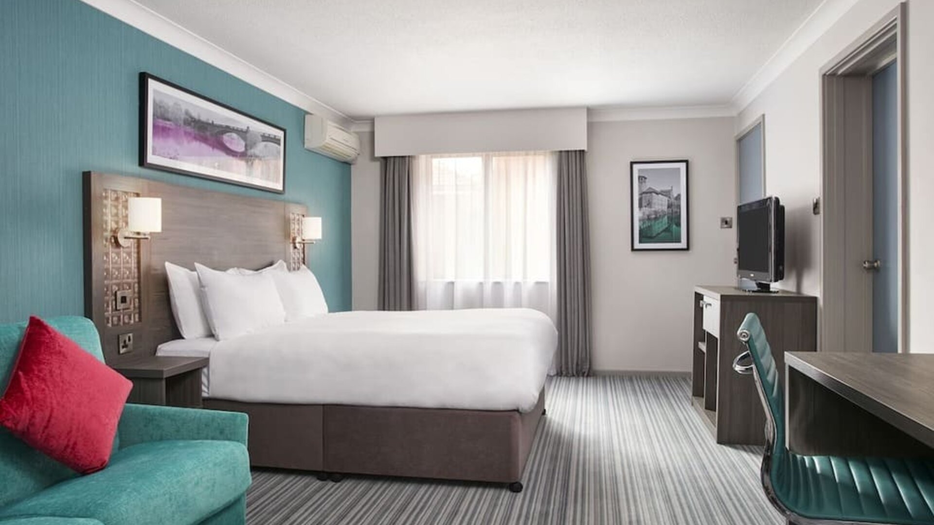 Day room with natural light at Leonardo Hotel East Midland Airport.