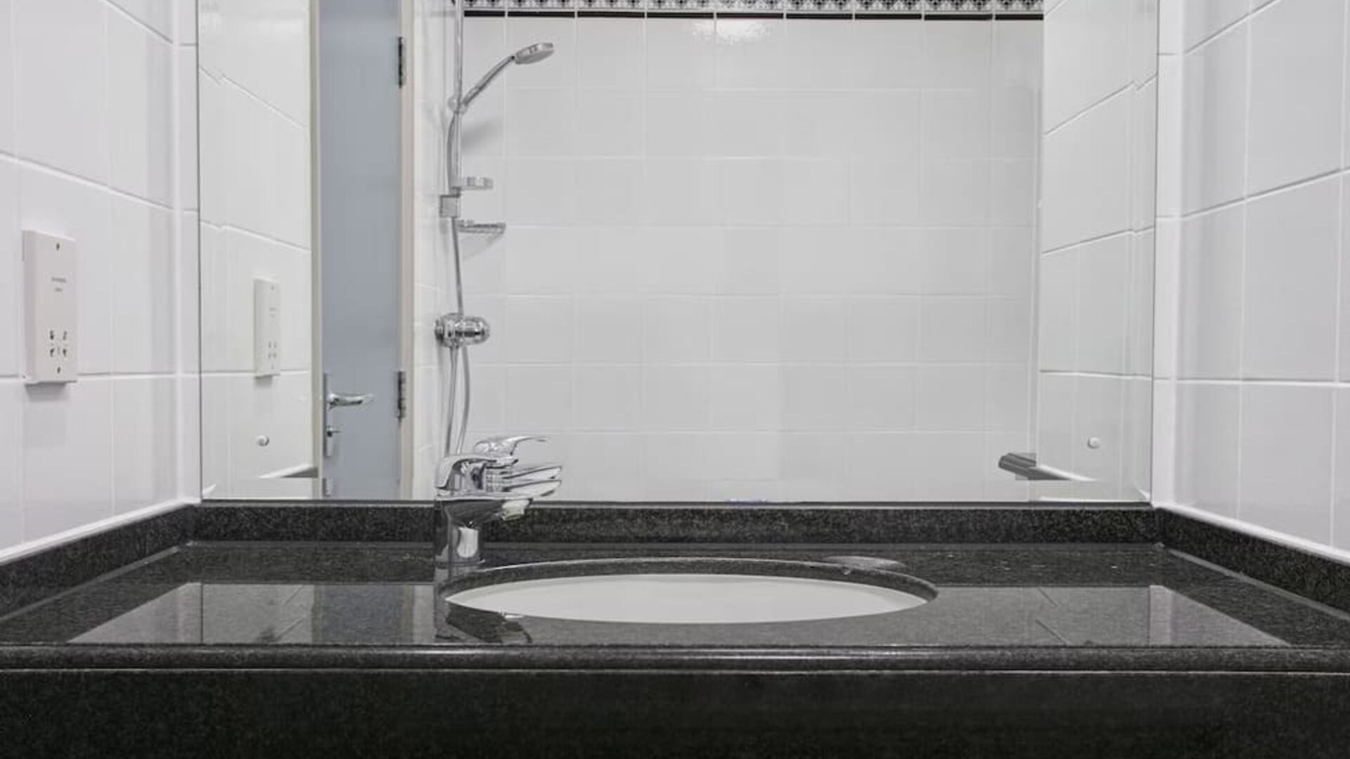 Private bathroom at Leonardo Hotel East Midland Airport.