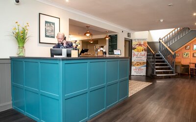 Almondsbury Inn & Lounge