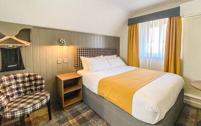 Almondsbury Inn & Lounge