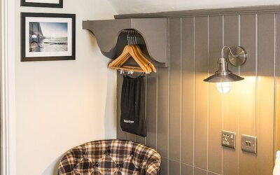 Almondsbury Inn & Lounge