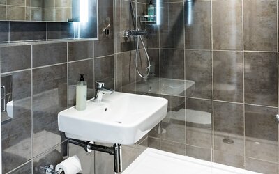 Almondsbury Inn & Lounge