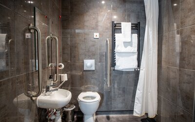 Almondsbury Inn & Lounge