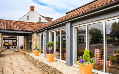Almondsbury Inn & Lounge