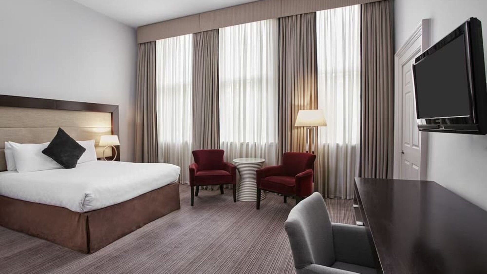 King room at Leonardo Hotel Cardiff.