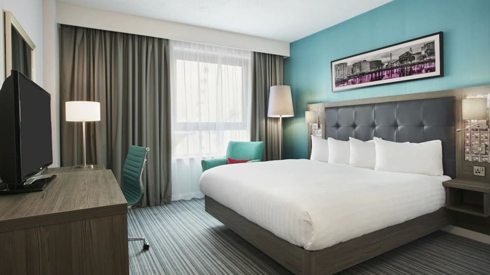 Cozy king room at Leonardo Hotel Southampton.