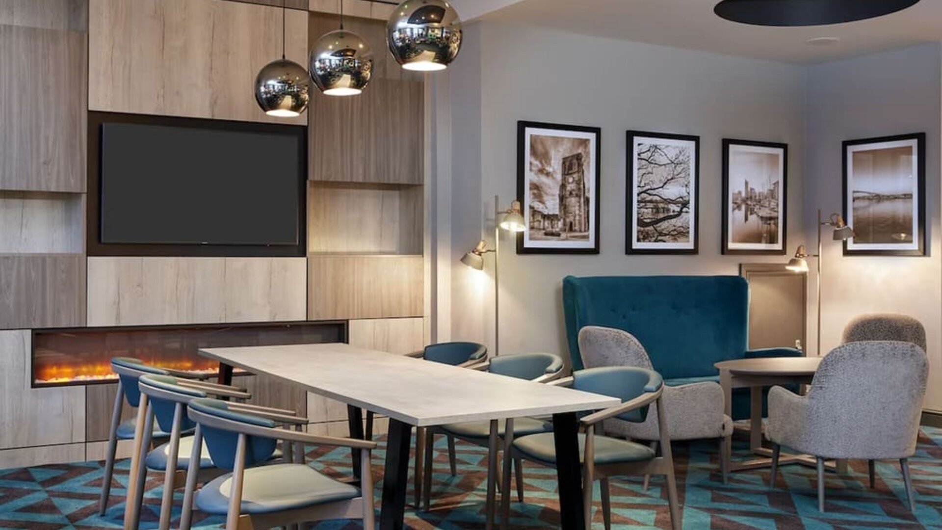 Coworking desk at Leonardo Hotel Southampton.