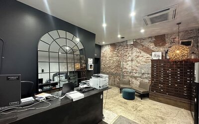 Reception area at Tribeca Hotel FiDi.