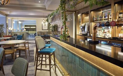 Hotel bar perfect for coworking at DoubleTree by Hilton Dartford Bridge.
