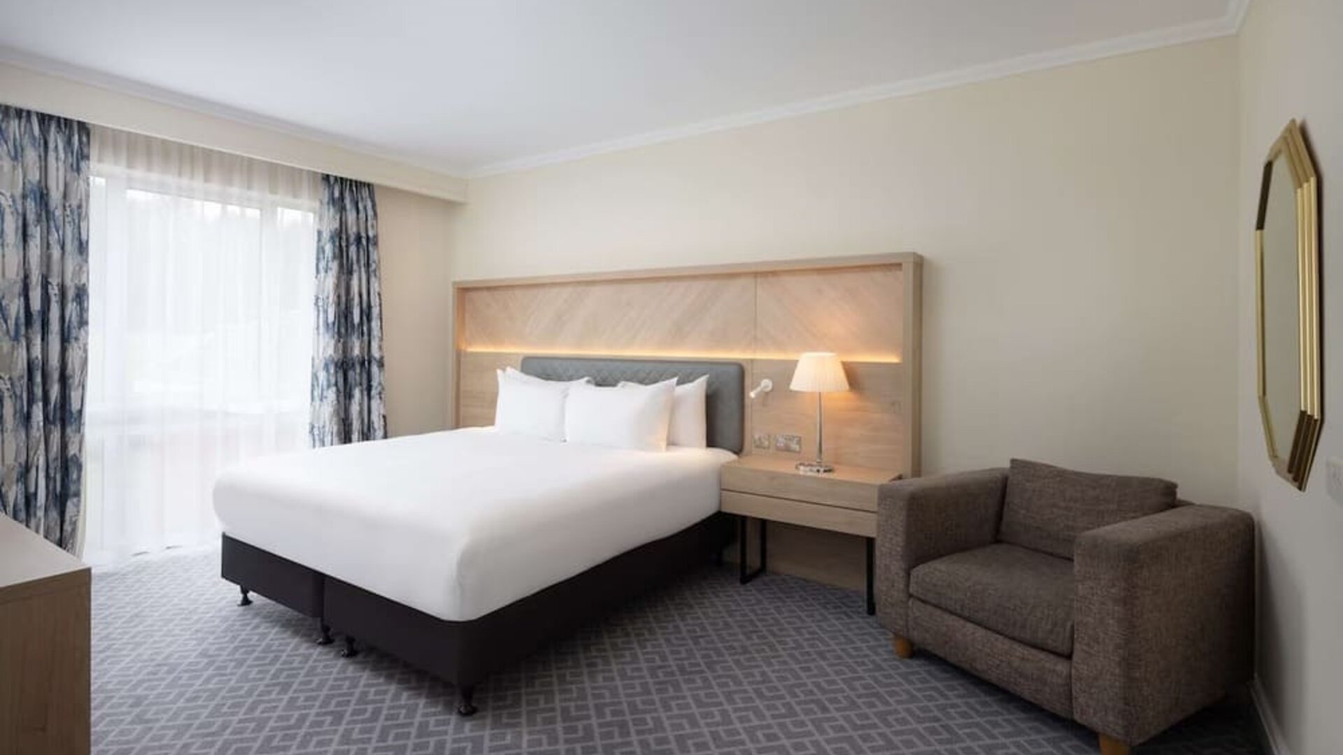 Day use room with natural light at Hilton Northampton.
