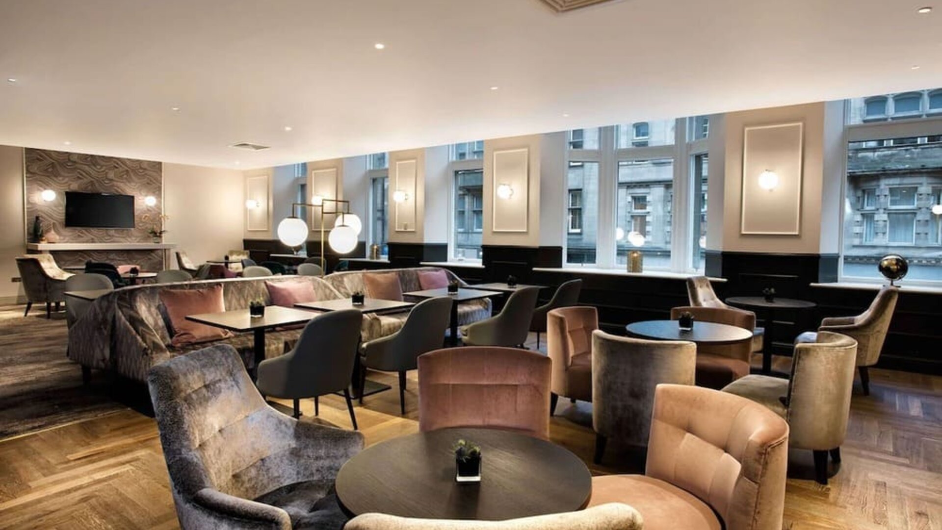 Dining area perfect for coworking at Hilton Edinburgh Carlton.