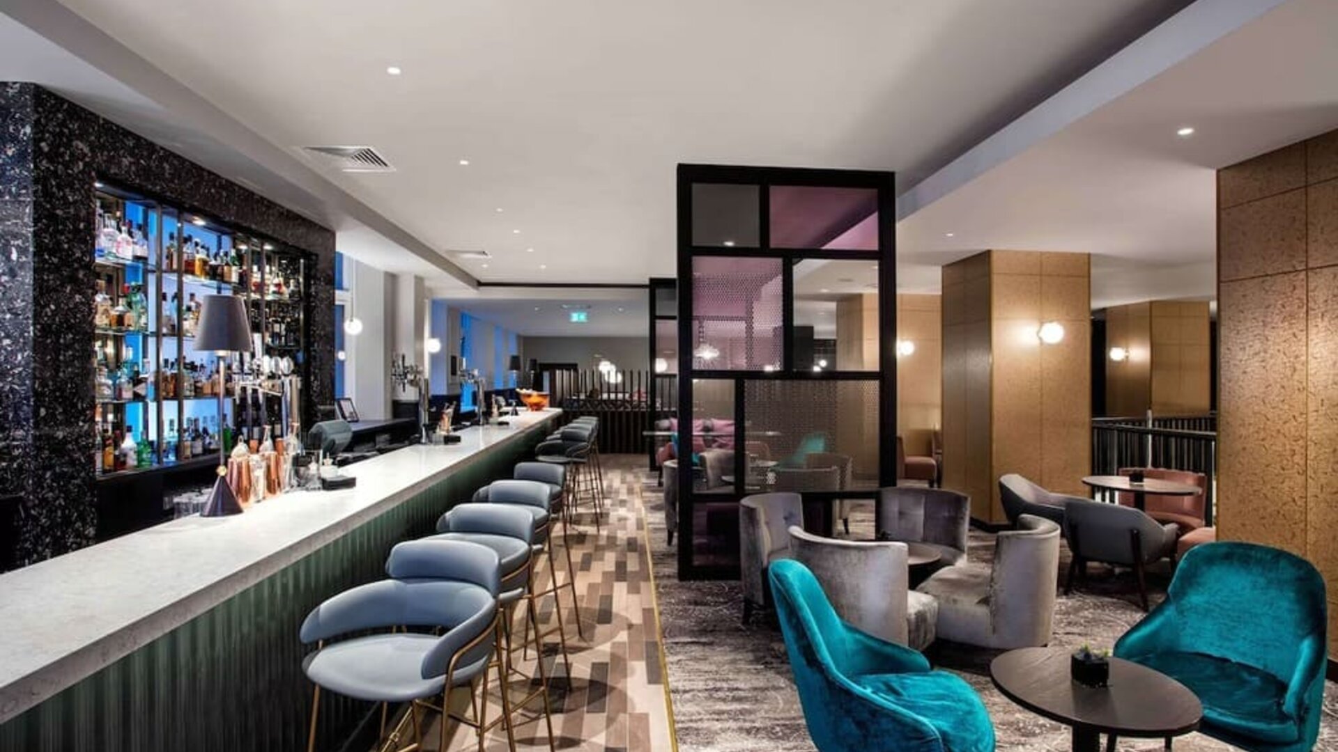 Hotel bar perfect for coworking at Hilton Edinburgh Carlton.