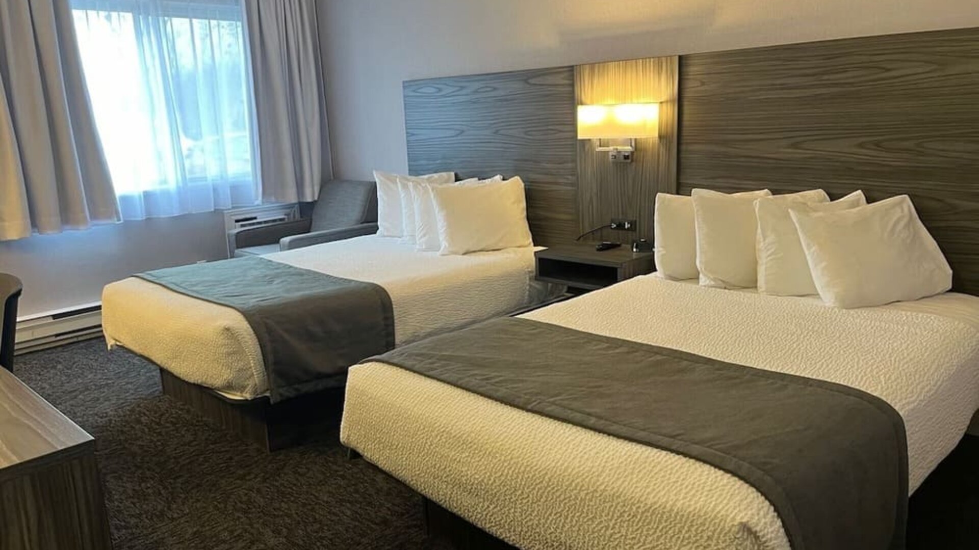 Double bed day use room with workstation at Travelodge Ottawa East.