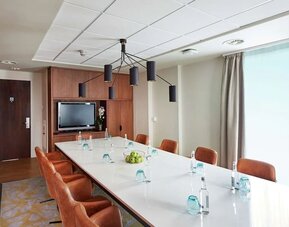 Professional meeting room at DoubleTree By Hilton London Excel.
