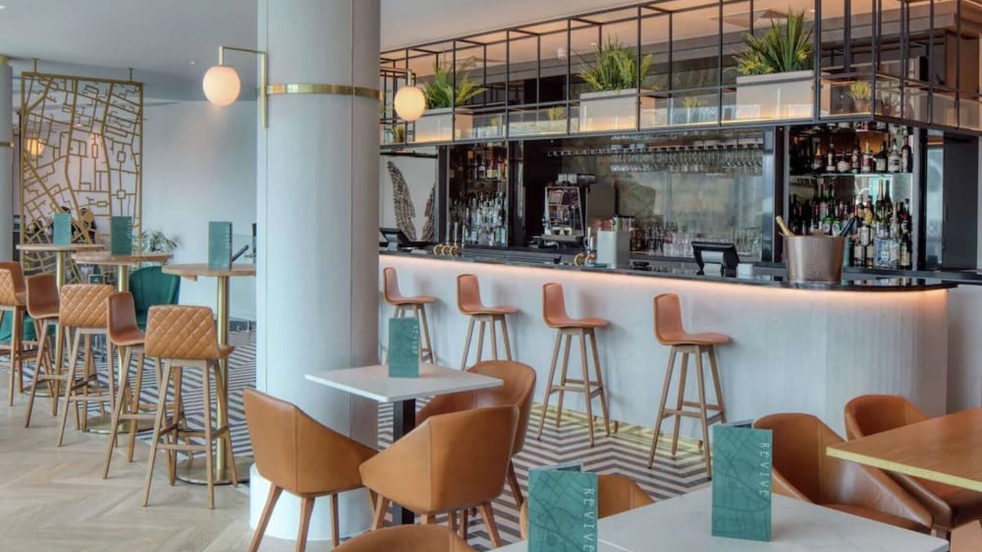 Hotel bar perfect for coworking at Hilton London Angel Islington.