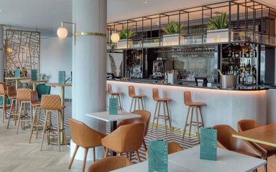 Hotel bar perfect for coworking at Hilton London Angel Islington.