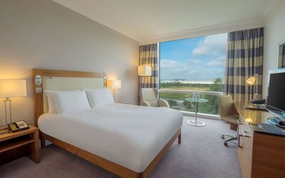 King guestroom with desk and TV screen at the Hilton Reading.