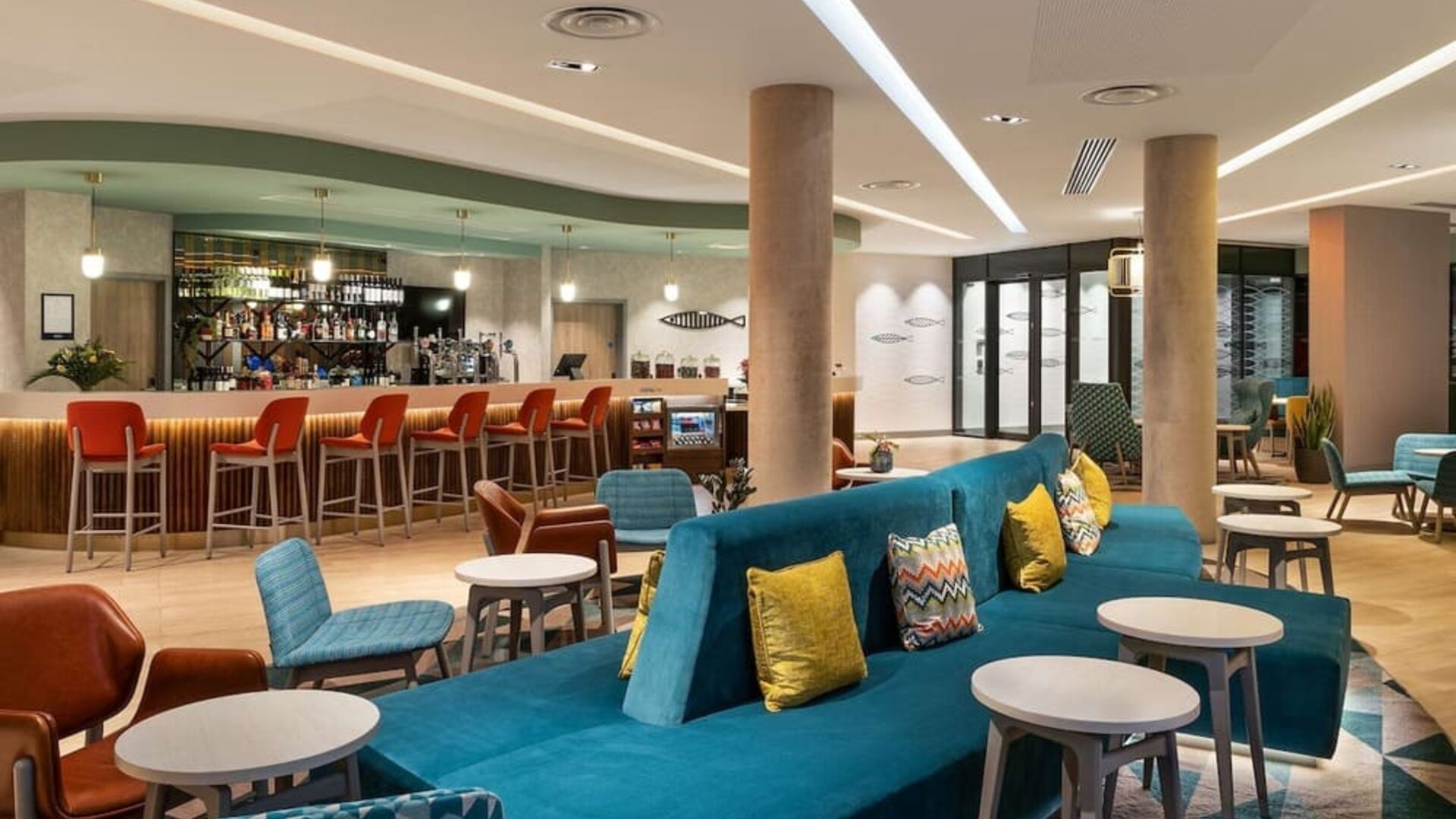 Dining area perfect for coworking at Hampton By Hilton Torquay.