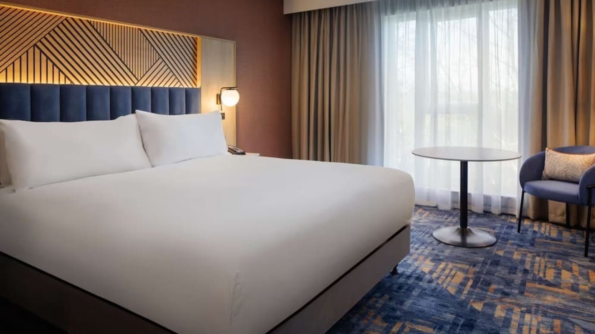 Day use room with natural light at DoubleTree By Hilton Coventry.