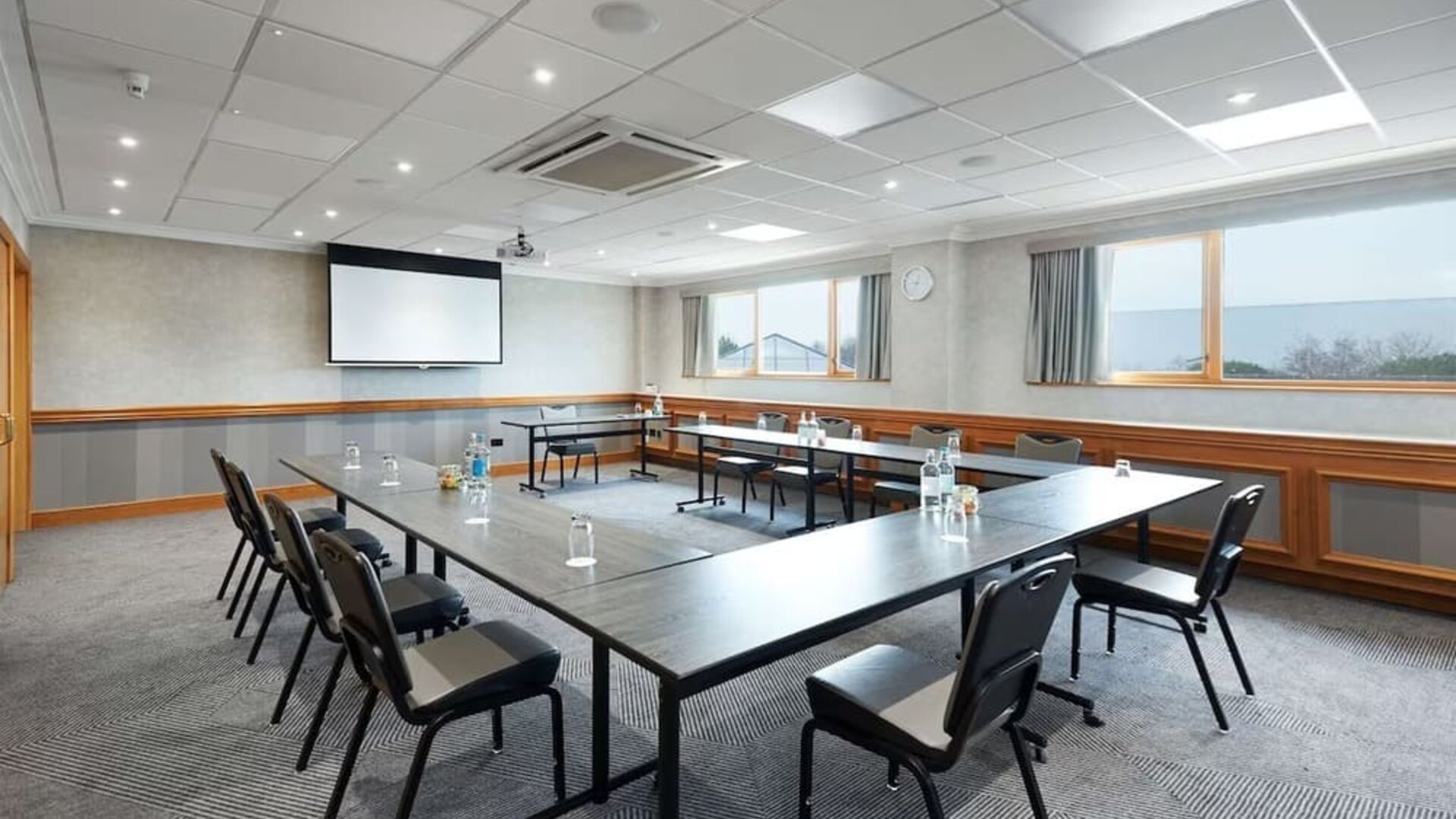 Professional meeting room at DoubleTree By Hilton Coventry.