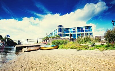 Captains Club Hotel