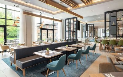 Spacious dining area perfect for coworking at Hilton Garden Inn Abingdon Oxford.