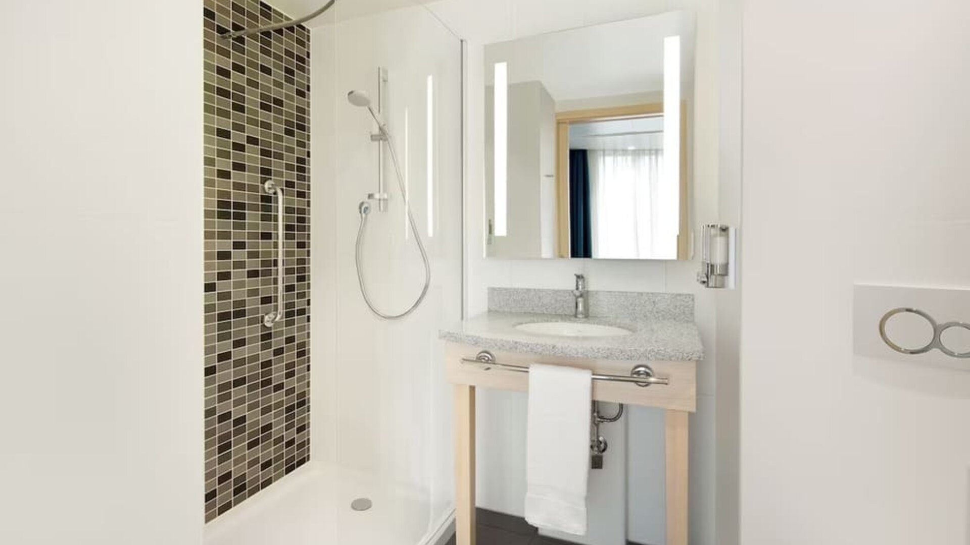Guest bathroom at the Hampton by Hilton London Docklands.