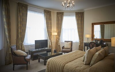 Phyllis Court Members Club