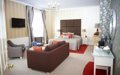 Phyllis Court Members Club