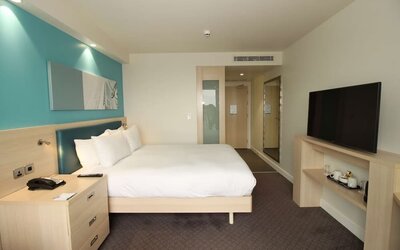 Day use room with TV and workdesk at the Hampton by Hilton London Docklands.