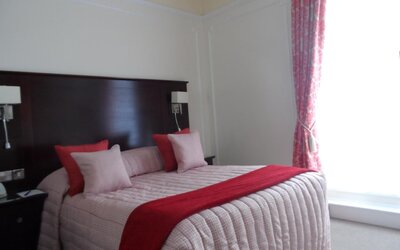 Phyllis Court Members Club