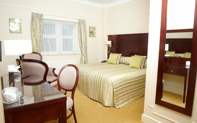 Phyllis Court Members Club